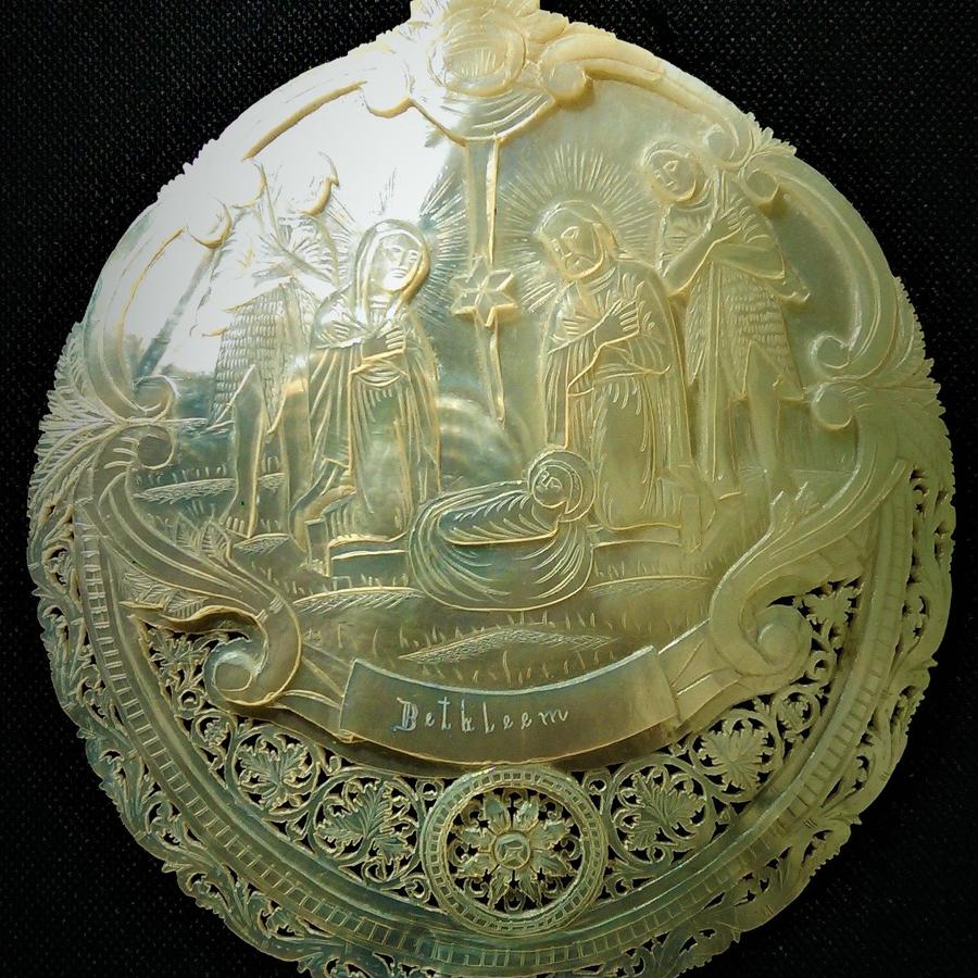 Baptismal spoon in mother of pearl carved with the Nativity