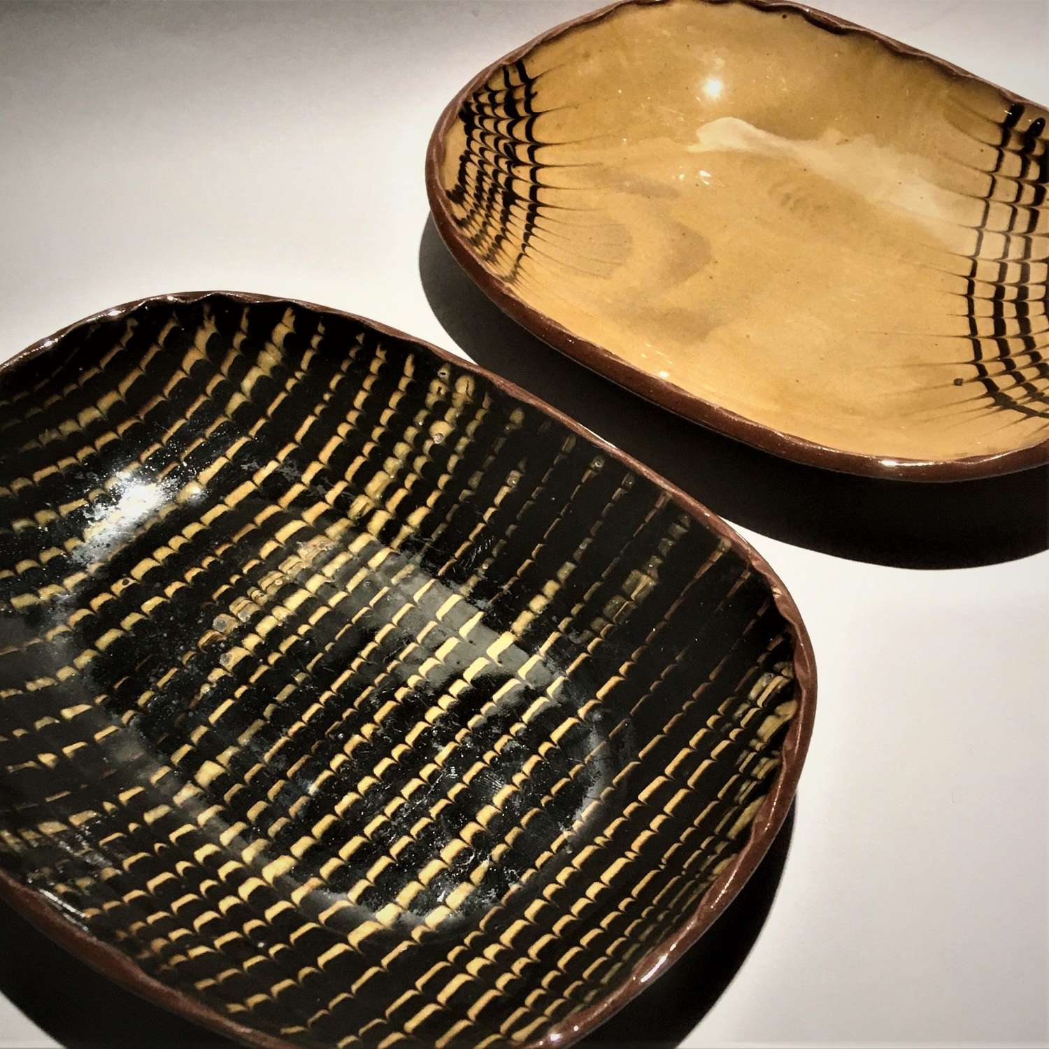 A pair of Cricklade Studio Pottery Feathered Slipware Dishes