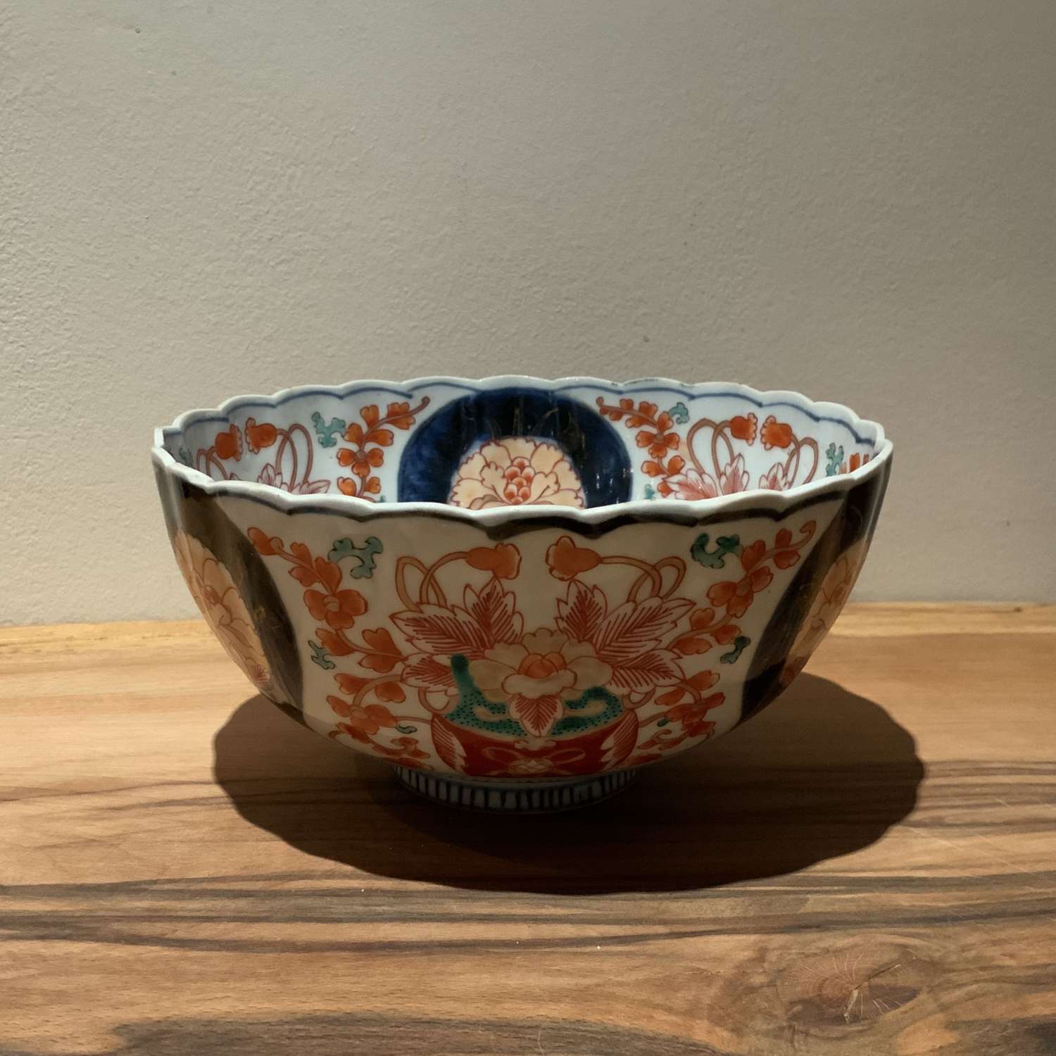 Japanese Imari Porcelain Bowl, Meiji Era Late 19th-Early 20th Century
