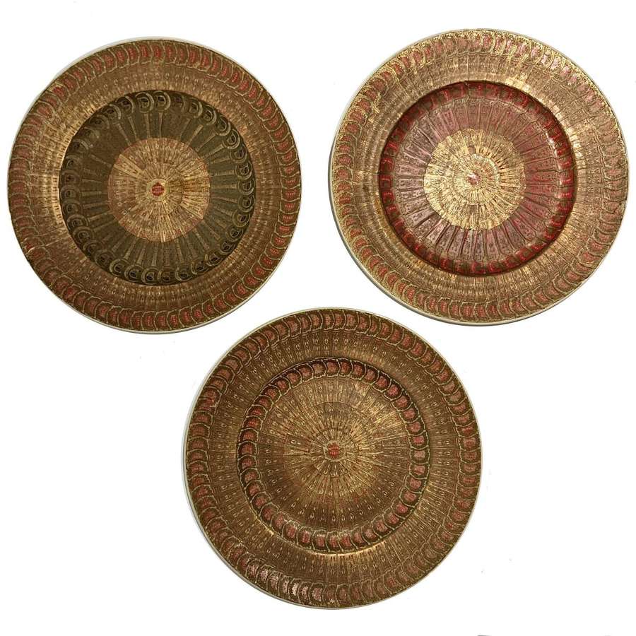 Stunning Trio 1930&rsquo;s Folk Art &ldquo;Cigar Band&rdquo; &lsquo;Sunburst&rsquo; Decoupage Plates