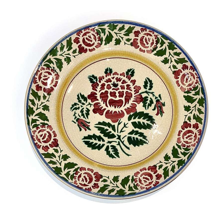 Tin-glazed earthenware majolica faïence pottery charger or wall plate