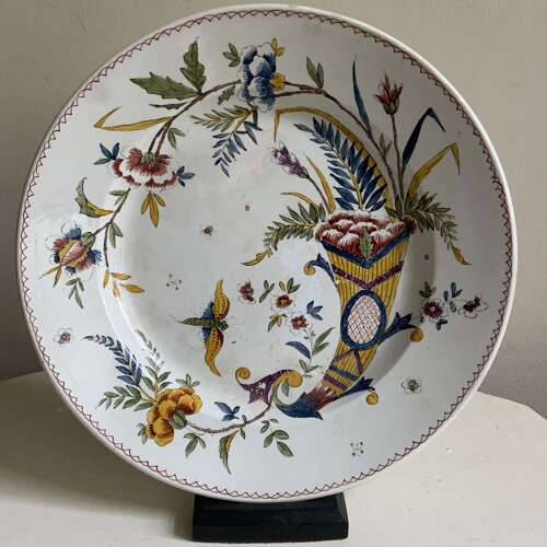 An Antique French Faïence Cornucopia Decorated Plate, Creil et Montereau (Barluet & Cie)