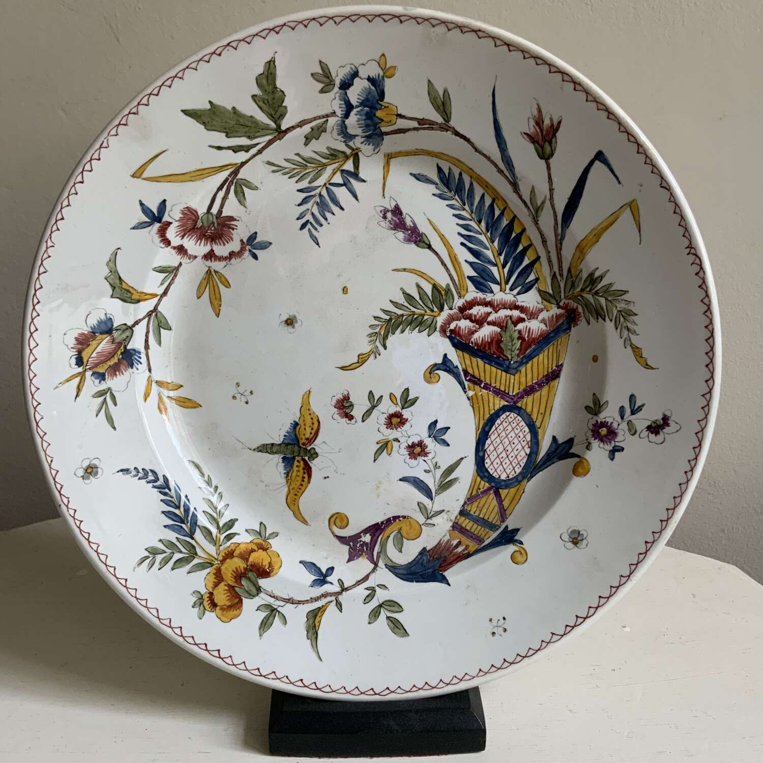 An Antique French Faïence Cornucopia Decorated Plate, Creil et Montereau (Barluet & Cie)